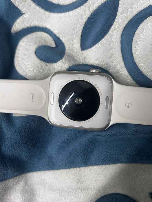 Продам Apple watch SE 2
