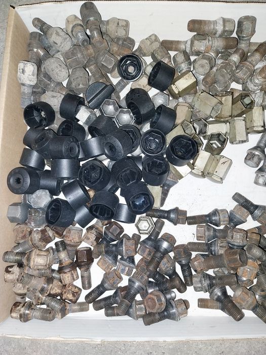 Болтове и Гайки за джанти BMW Toyota VW OPEL Sharan PEUGEOT CITROEN