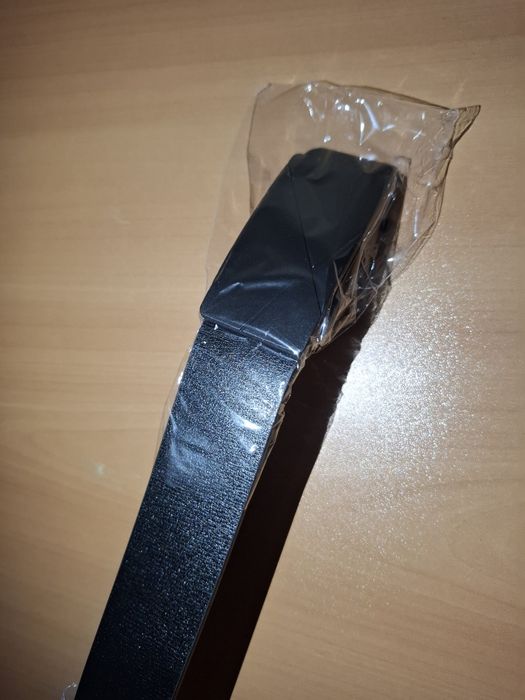 Колан от черна изкуствена кожа с автоматична желязна катарама