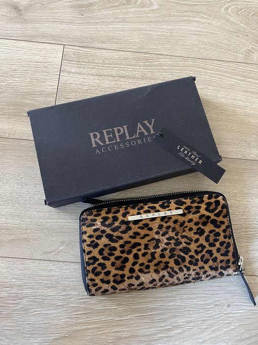 Портфейл Replay