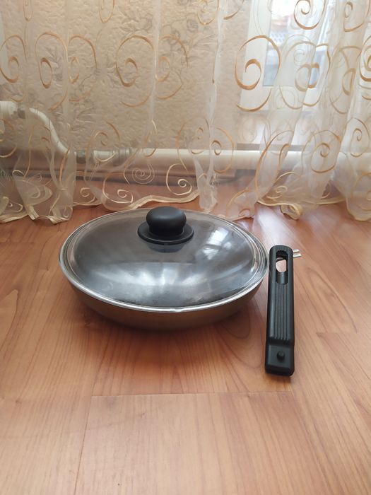 Кастрюли и сковородки разные, бидон