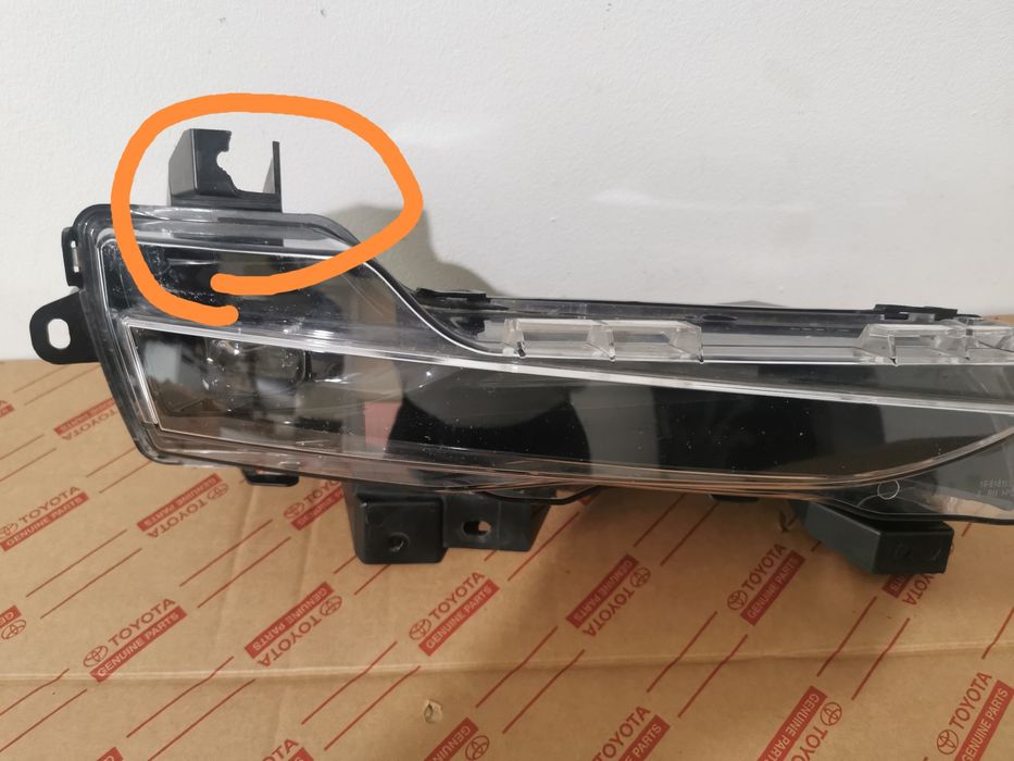 Proiector dreapta Tesla 3 an 2020