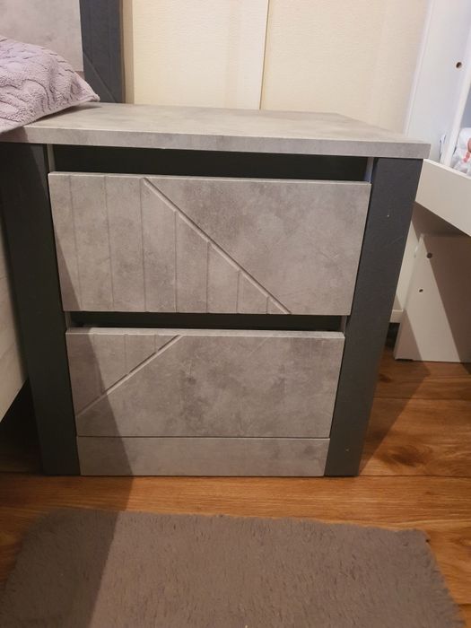 Продам кровать и 2 тумбочки.