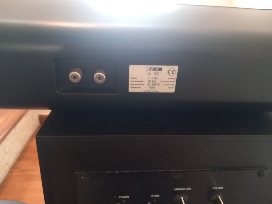 Subwoofer cu sateliti și centru Canton