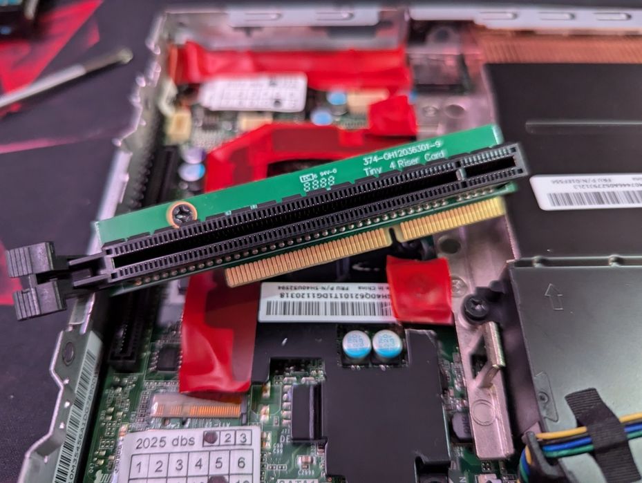 Lenovo Thinkcentre Tiny M910x cu BIOS mod, i7-7700, 8GB RAM, AMD RX6400, 256GB SSD + Monitor ThinkVision TIO 24"
