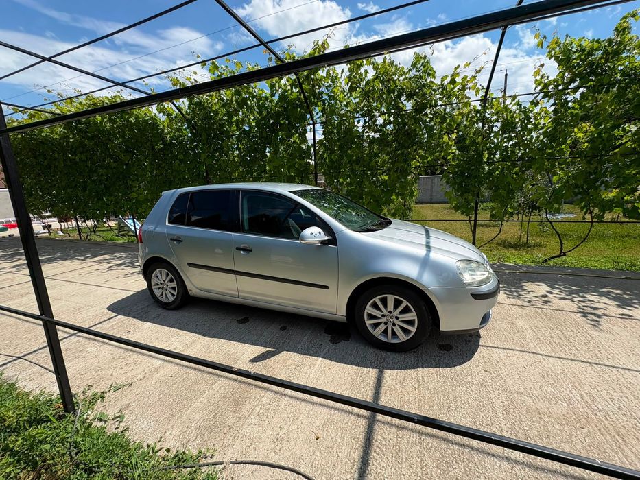 VOLKSWAGEN Golf 2005