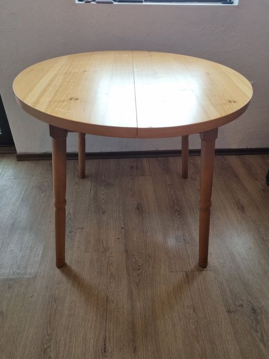 Гардероб, скрин и кухненска маса