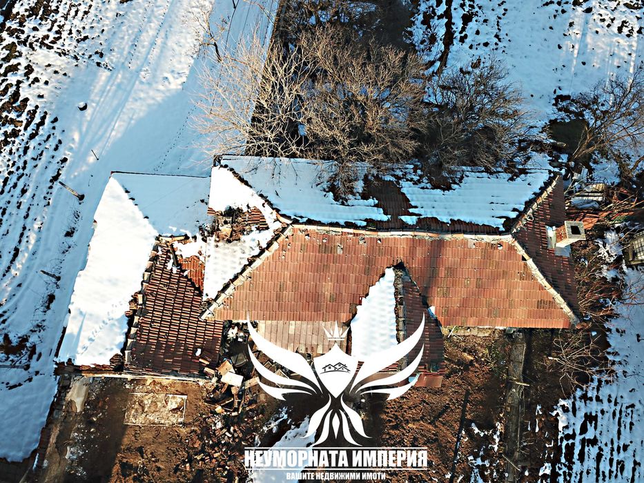 Продавам двуетажна вила/къща 285РЗП в 600кв.м двор в село Избеглии