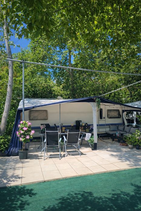 Каравана Гърция Hobby 2008г. 6 спални места, климатик, форселт и място 250кв. на къмпинг Аспровалта