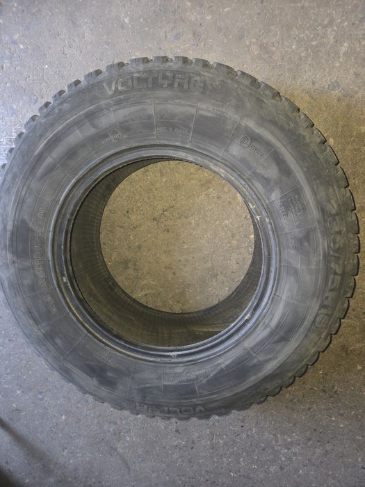 Продам 4 колеса 235/75R15