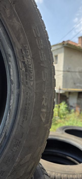 Гуми 4бр 235/55/17 - 1бр- 75 евро
