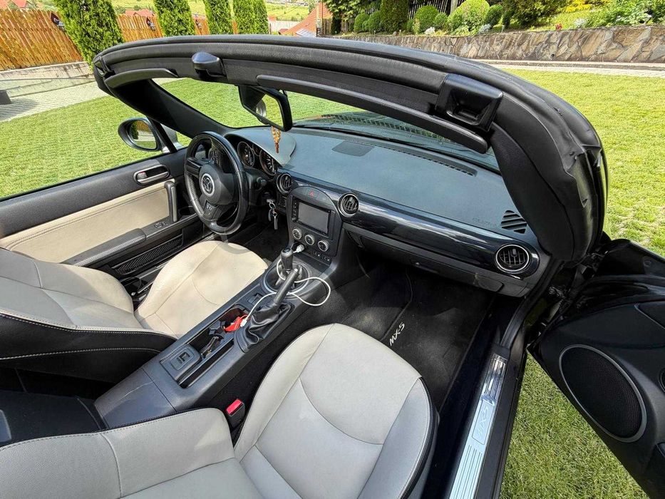 Masina Mazda MX5
