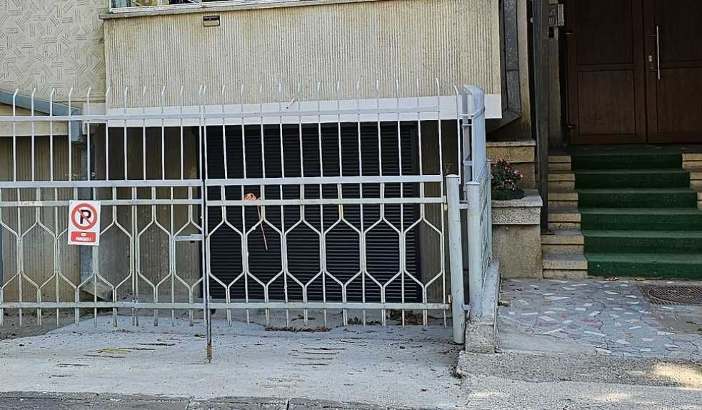 Inchiriez garaj la demisol bloc, zona Arcu - Rapa Galbena