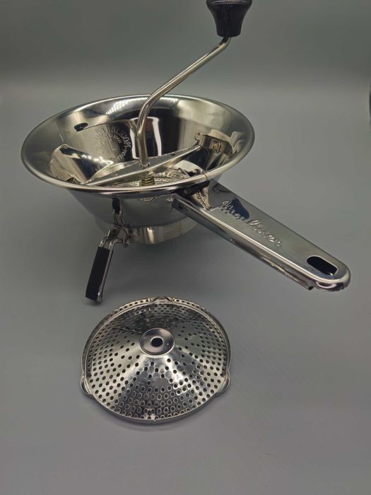 Ръчна мелачка за зеленчуци Moulinex Inox с 2 решетки!