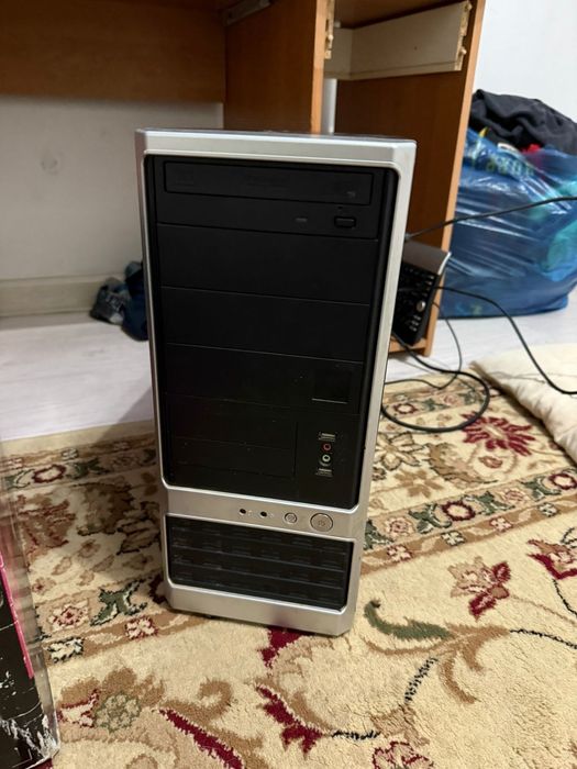 Настолный каппютер и принтер