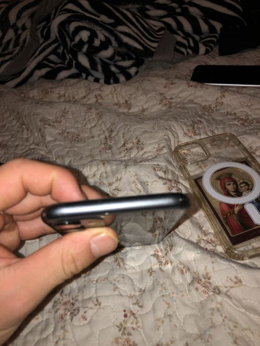 Vand.. sau scimb iphone 11