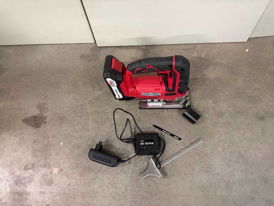 R20 Прободен трион акум. Li-ion 80mm 1x2Ah /Прободен трион 12V 1.5Ah