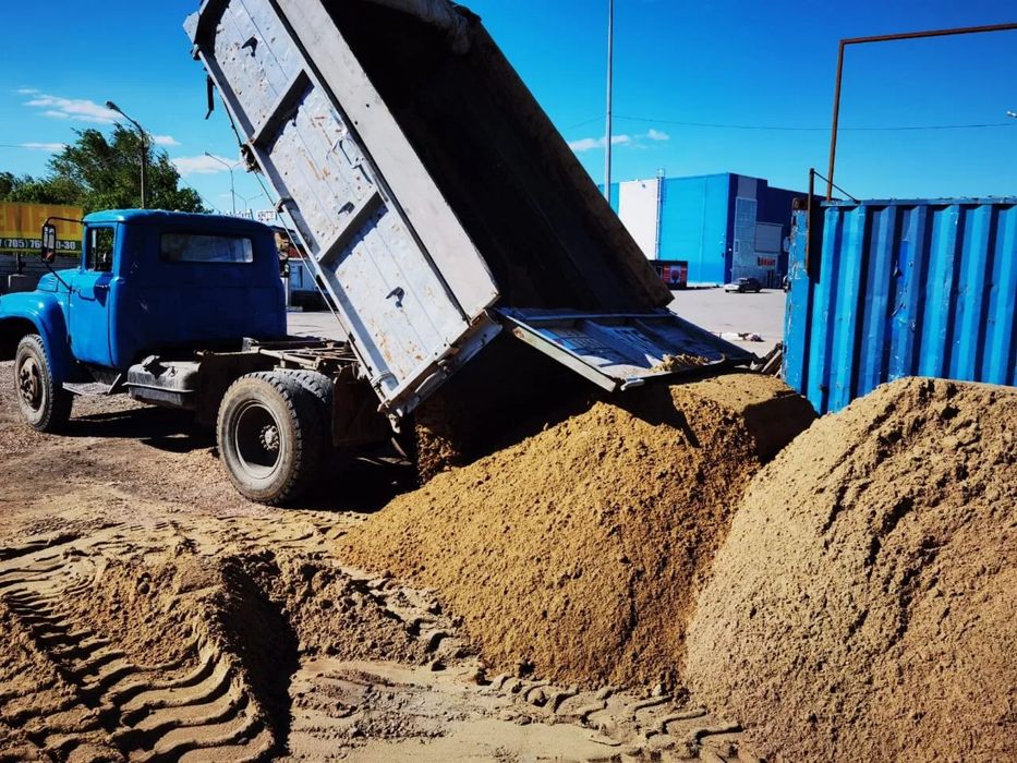 Перегной, земля, песок, бой кирпича