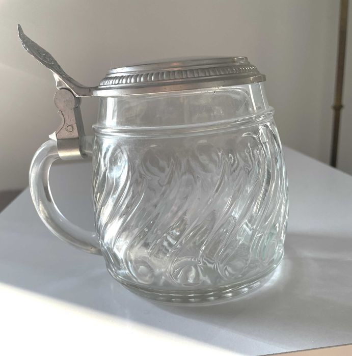 Germania cana mare din sticla cu capac turnat zinc