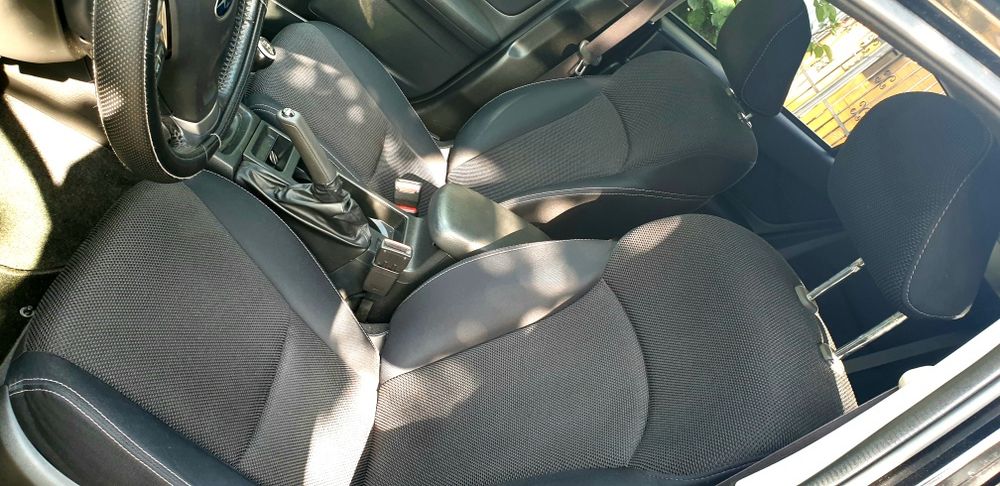Vând mașină Subaru