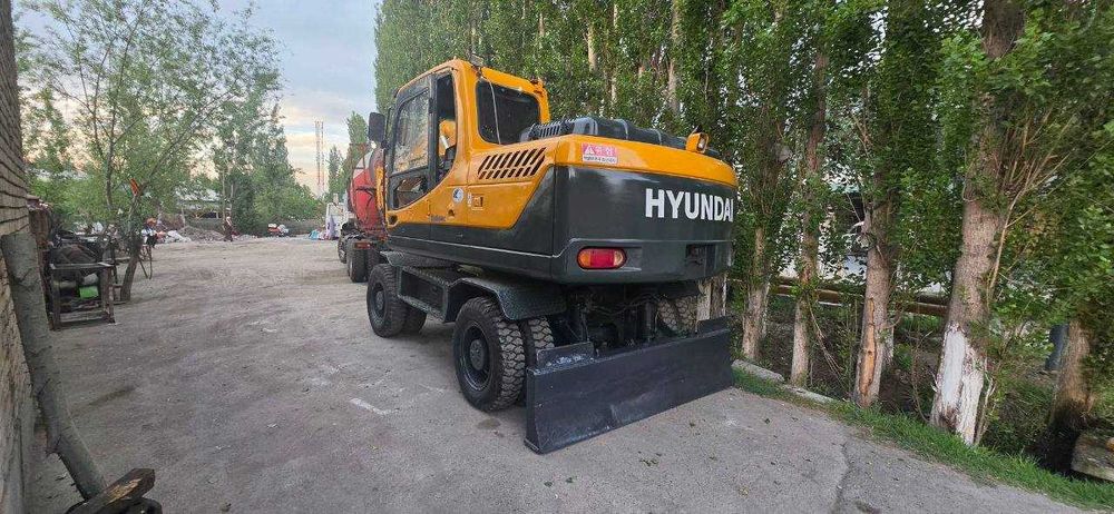 Ekskavator HYUNDAI