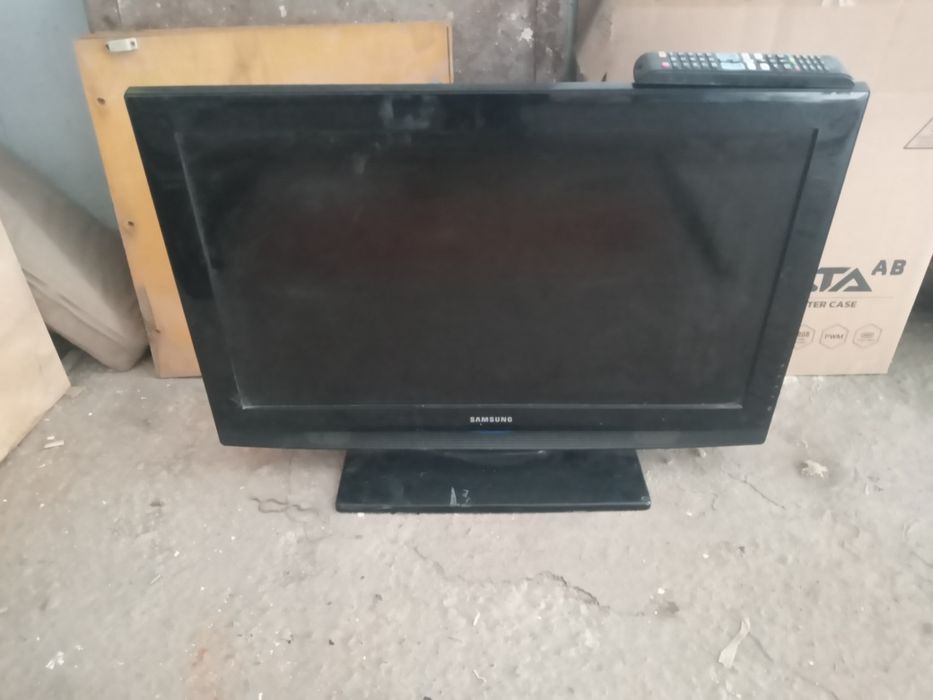 Срочно продам телевизор 81см