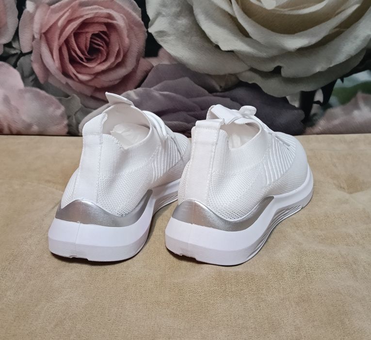 Продам кросовки женские