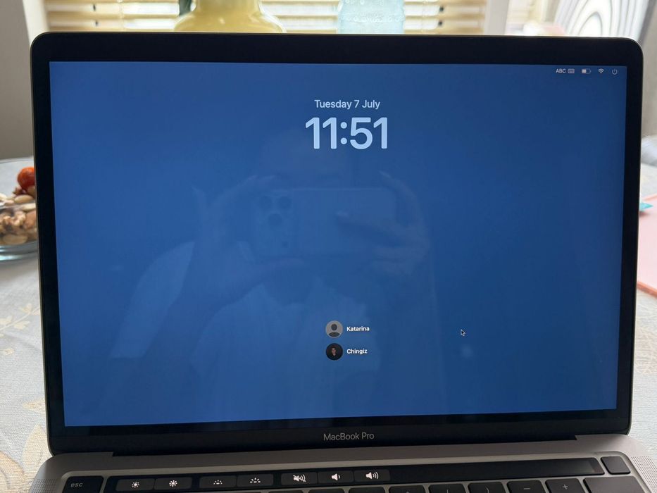 Macbook pro 2020 m1 13 inch /  256 gb