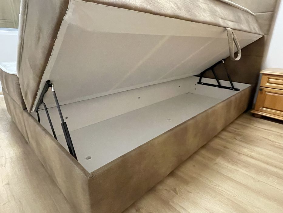 Легло с матрак 160х200см и подарък