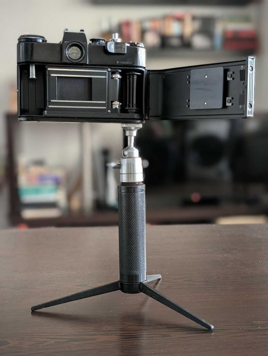 Лентов фотоапарат Zenit EM