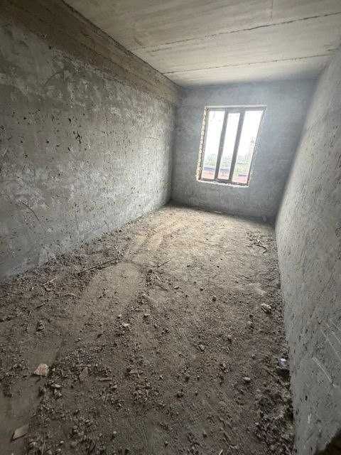 Ургут туманида кенг 2 хонали хонадон сотилади!