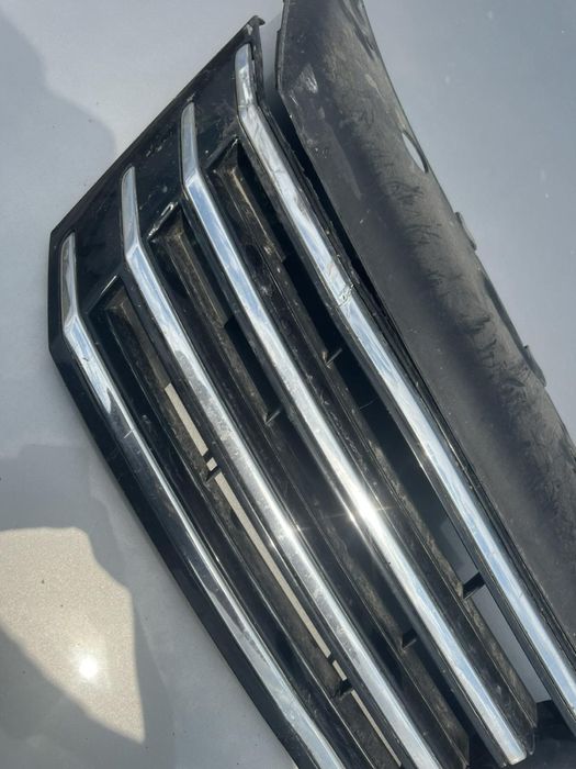 Решетка Предна броня VW Pasat 2011г Фолксваген с забележка