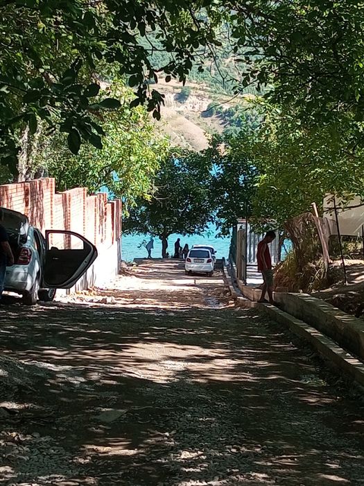 Sijjak qishlogida Dacha uchun yer suv boyida 8sotiq