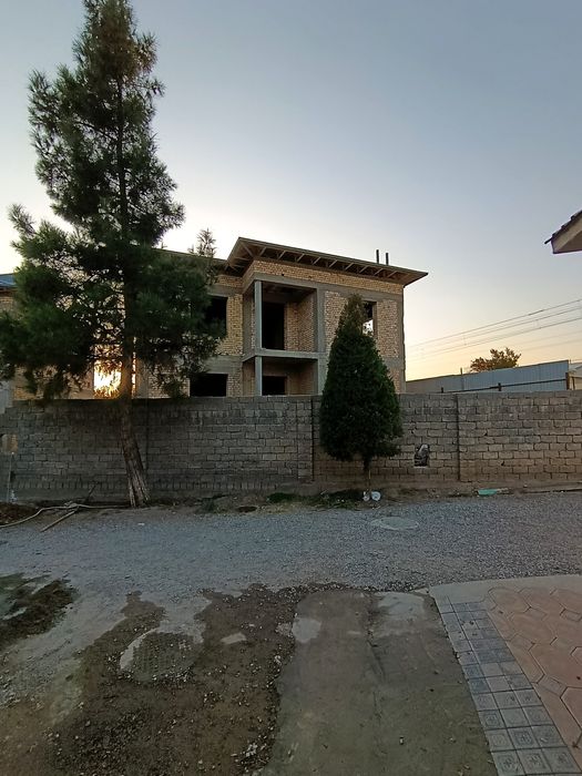 Yangi qurilgan uy sotiladi. Продается новый дом