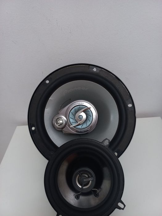 Vand boxe Pioneer și philips prețul negociabil