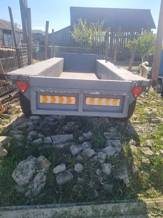 Remorca tractor basculabila