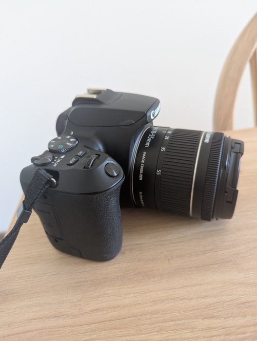 Фотоапарат Canon EOS 250D EF-S 18-55 IS STM Kit |  3050 кадъра