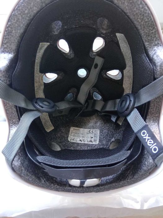 Продавам и каска Oxelo,  размер 50-54см.