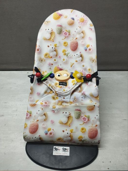Шезлонг для малышей Love Baby с игрушками