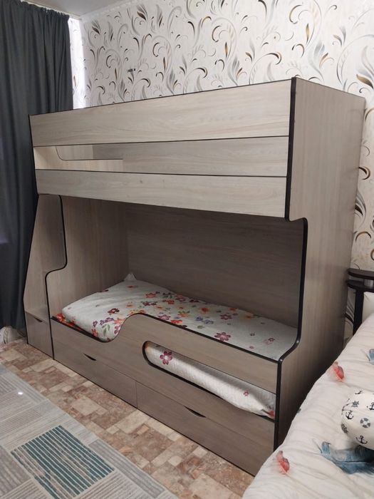 Продам кровать двухъярусную
