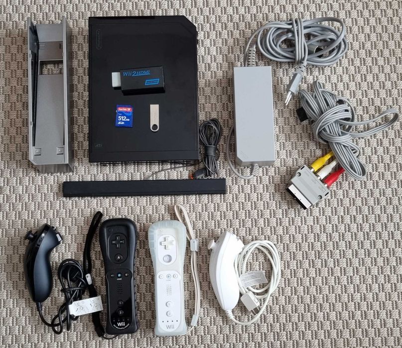 Consolă Nintendo Wii modata + 2 manete/nunchucks + balance board