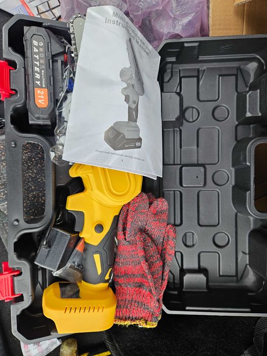 Мини резачка за дърва на батерия