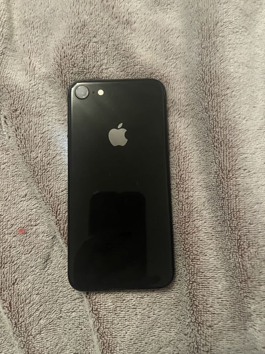 Продавам iphone 8 намален