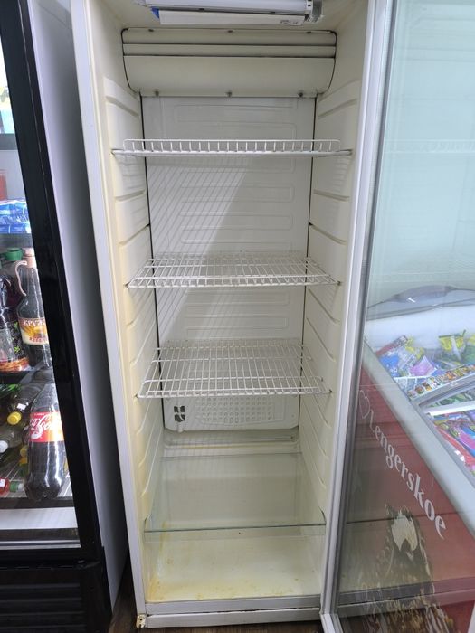 Продам витринный холодильник