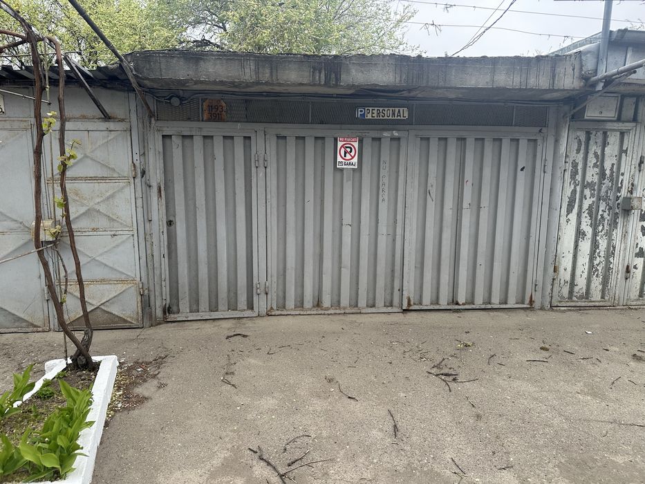 dau spre chirie garaj cu beci+curent electric Micro 13B