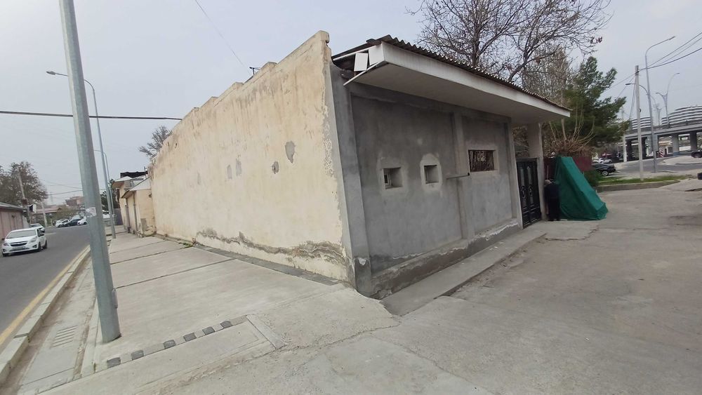 "Taxtapul darvoza" Sotiladi: biznes uchun qulay joy.