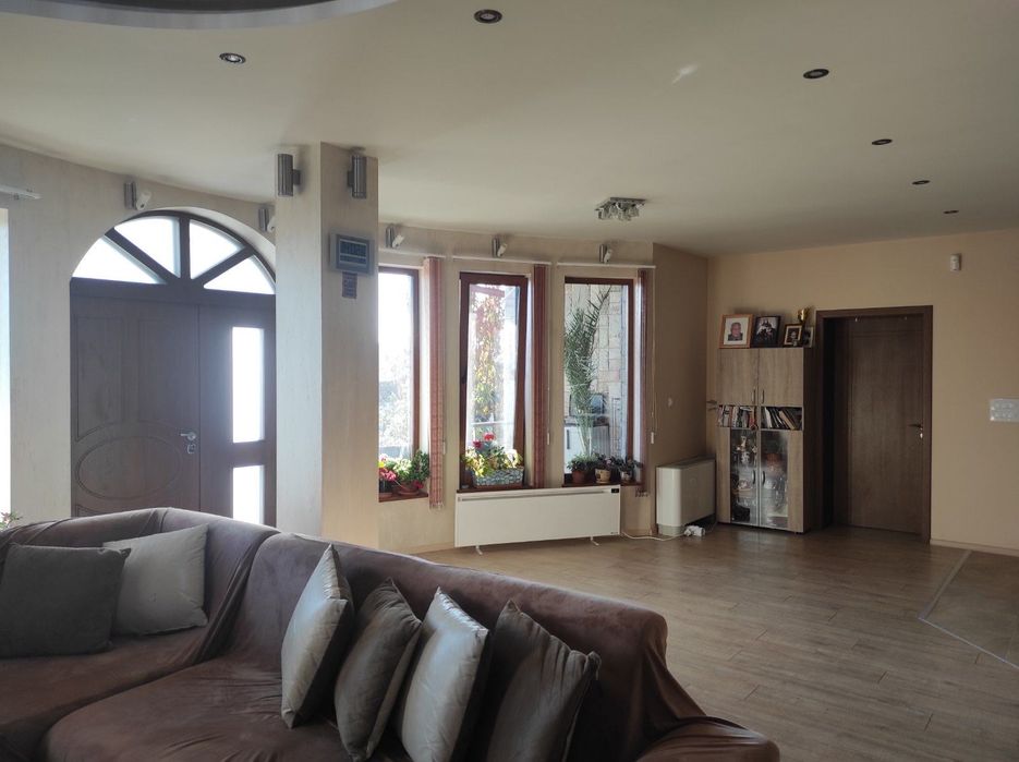 Продава се Къща в Стара Загора, Железник - център - 253 кв.м за 2372 €/кв.м - Снимка #1