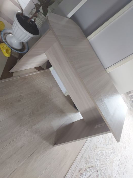 Стол журнальный .