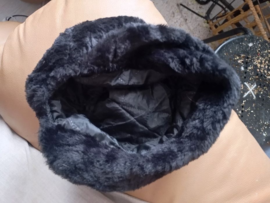 Красива стилна Дамска Винтидж шапка мека и пухкава