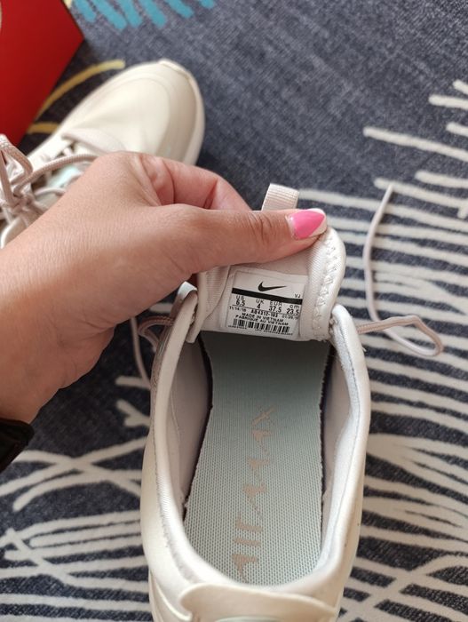 Оригинални маратонки Nike!